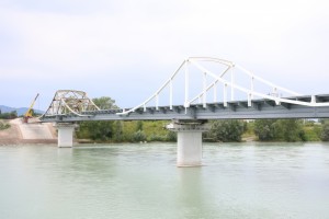 В Республике Алтай на строящемся мосту через реку Катунь завершена надвижка пролетных строений